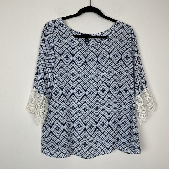 A byer Blue White Geometric Too Lace Sleeves Tulip Back Size Medium NWT - Picture 1 of 6